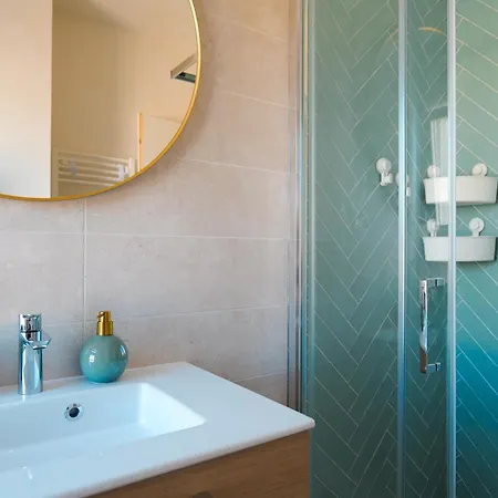 Vakantiehuis Maison Joliment Decoree Quartier Gare - 8 Personnes *