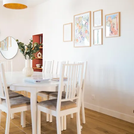 Maison Joliment Decoree Quartier Gare - 8 Personnes *